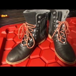 Ahnu Twilight boots size 6.5